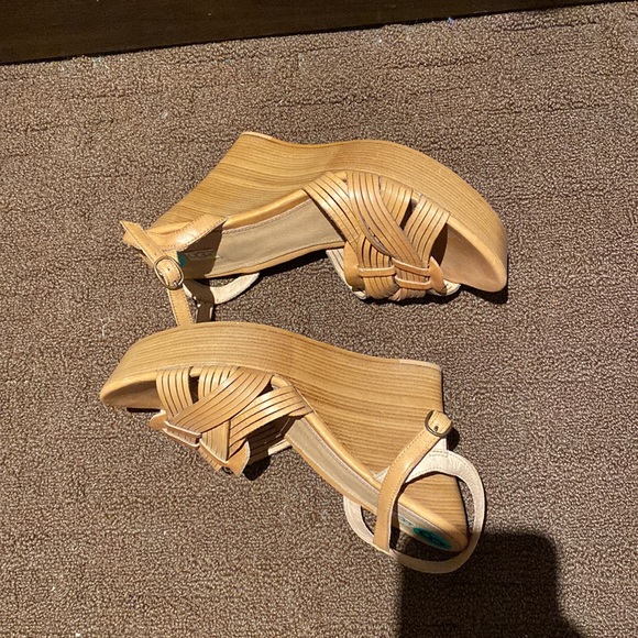 Brand new UGG - Picture 3 of 5